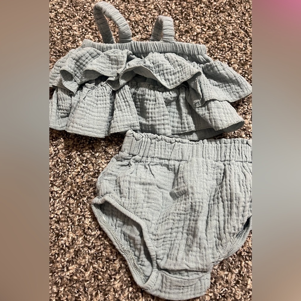Baby girl 2 pc. set never worn